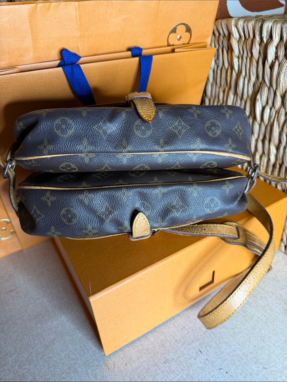 Louis Vuitton Saumur - Picture 3 of 12